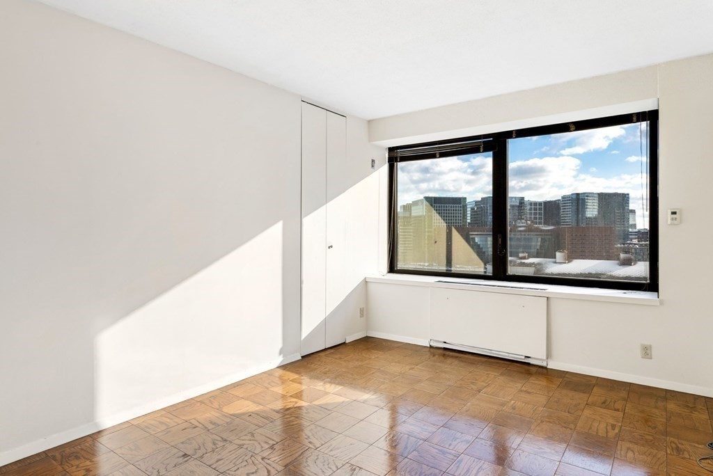 1 bed, 1 bath apartment for rent at 85 East India Row Unit 12D, Waterfront — photo 12 of 26