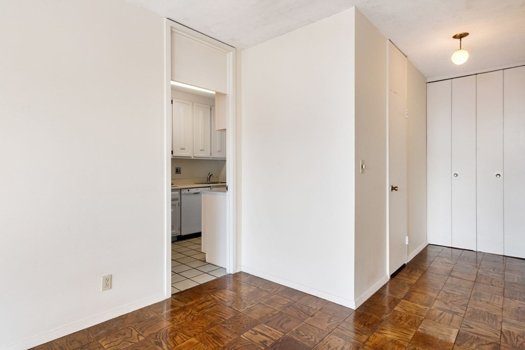 1 bed, 1 bath apartment for rent at 85 East India Row Unit 12D, Waterfront — photo 14 of 26
