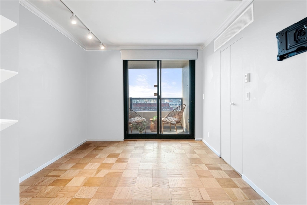 2 bed, 1 bath apartment for rent at 85 East India Row Unit 14G, Waterfront — photo 15 of 28
