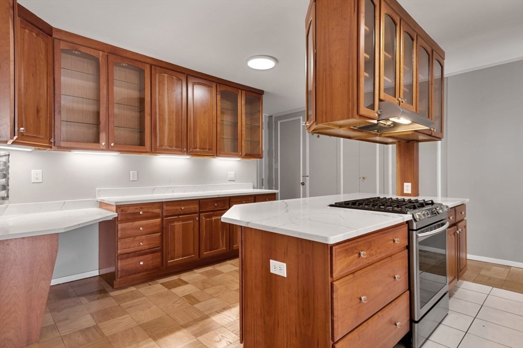2 bed, 1 bath apartment for rent at 85 East India Row Unit 14G, Waterfront — photo 2 of 28