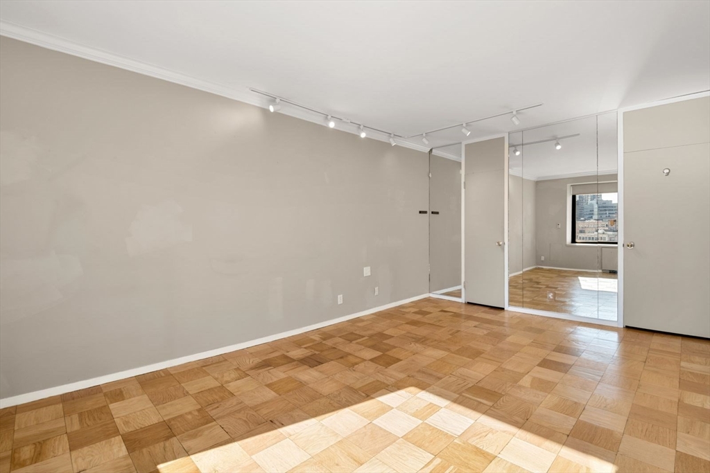 2 bed, 1 bath apartment for rent at 85 East India Row Unit 14G, Waterfront — photo 14 of 28