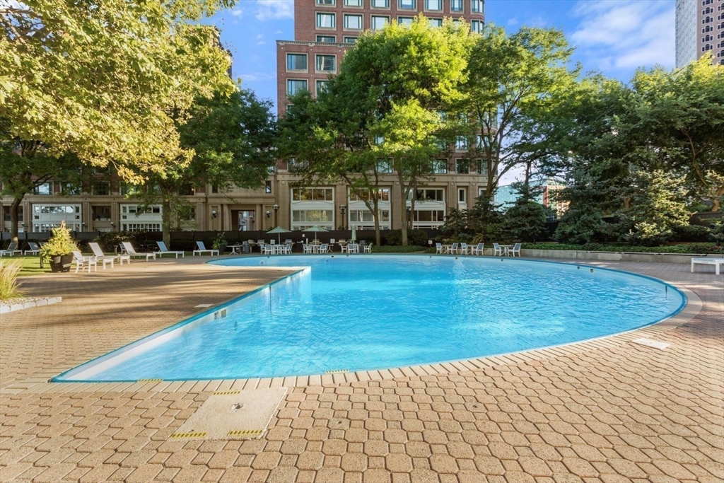 2 bed, 1 bath apartment for rent at 85 East India Row Unit 14G, Waterfront — photo 24 of 28