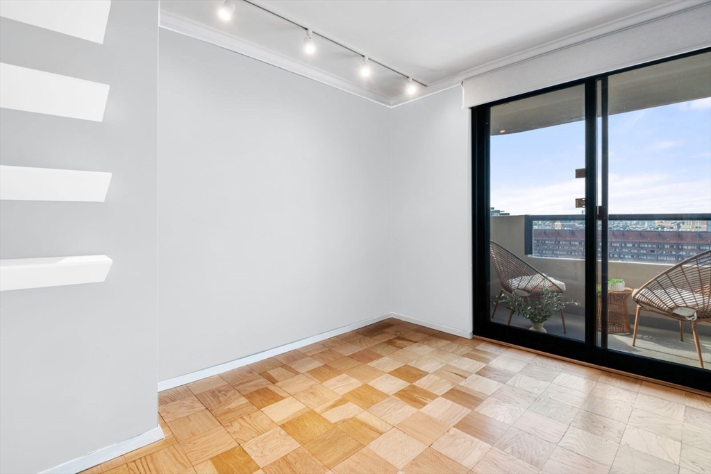 2 bed, 1 bath apartment for rent at 85 East India Row Unit 14G, Waterfront — photo 16 of 28