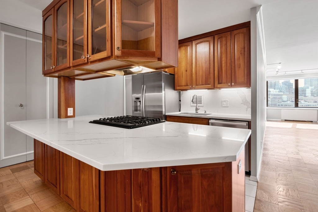 2 bed, 1 bath apartment for rent at 85 East India Row Unit 14G, Waterfront — photo 4 of 28