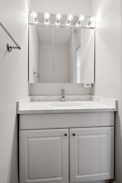 2 bed, 1 bath apartment for rent at 85 East India Row Unit 14G, Waterfront — photo 21 of 28