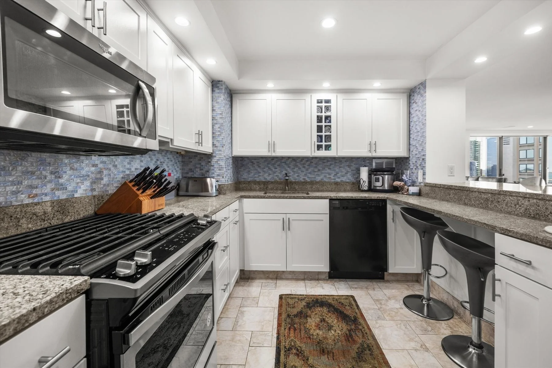 3 bed, 2 bath apartment for rent at 85 E India Row Unit 22F, Boston Downtown — photo 3 of 32