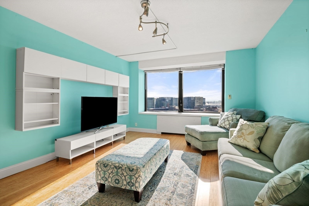 1 bed, 1 bath apartment for rent at 85 East India Row Unit 25D, Waterfront — photo 9 of 22