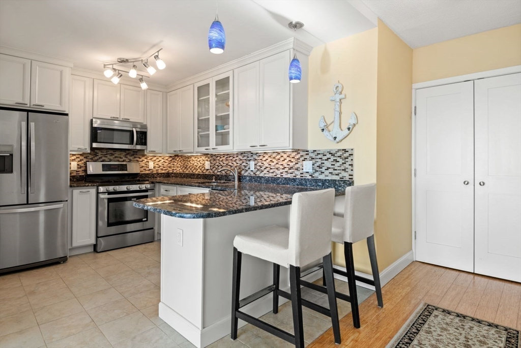 1 bed, 1 bath apartment for rent at 85 East India Row Unit 25D, Waterfront — photo 3 of 22
