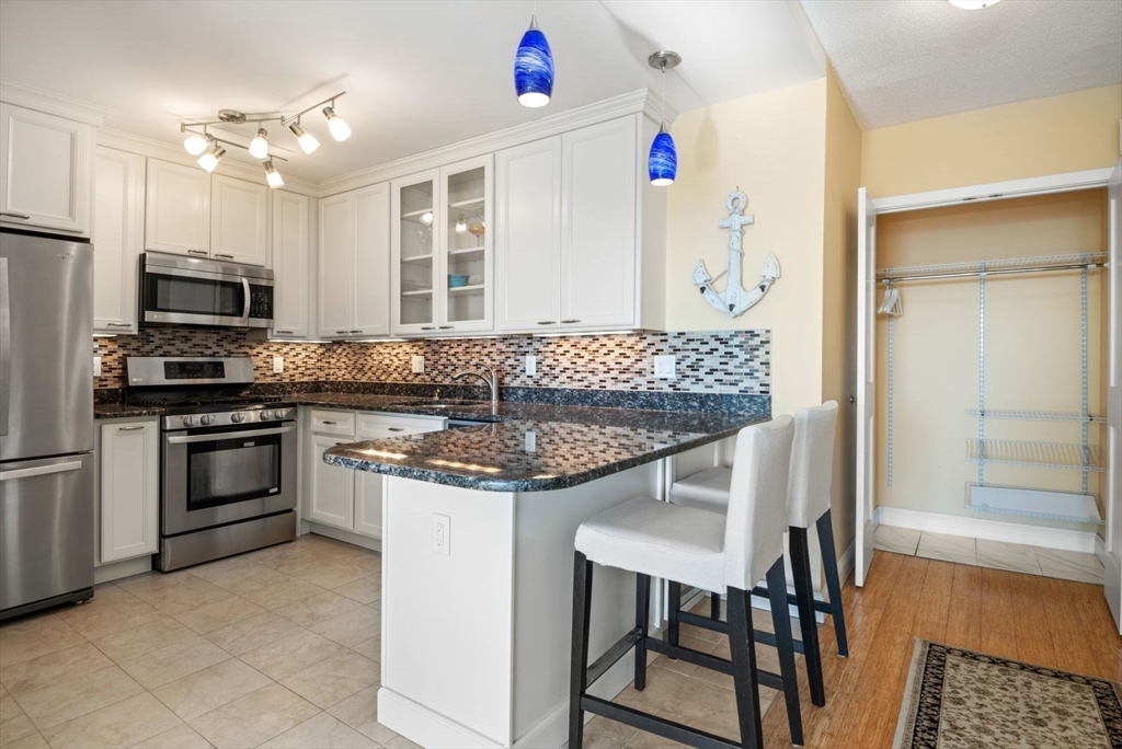 1 bed, 1 bath apartment for rent at 85 East India Row Unit 25D, Waterfront — photo 6 of 22