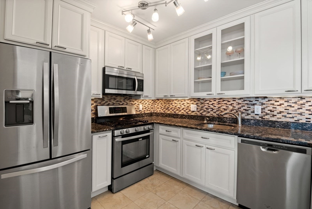 1 bed, 1 bath apartment for rent at 85 East India Row Unit 25D, Waterfront — photo 4 of 22