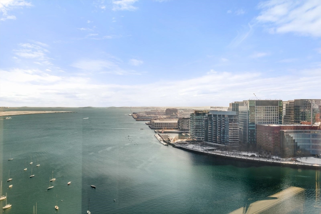 1 bed, 1 bath apartment for rent at 85 East India Row Unit 25D, Waterfront — photo 2 of 22