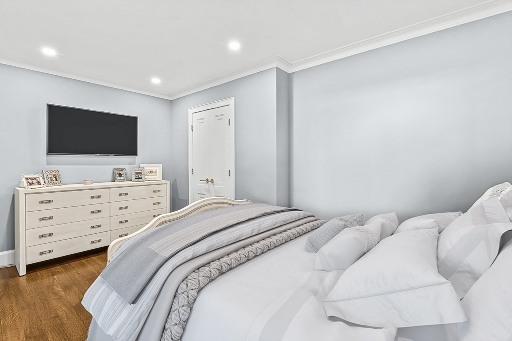 4 bed, 3 bath apartment for rent at 85 East India Row Unit 37ABC, Waterfront — photo 21 of 33