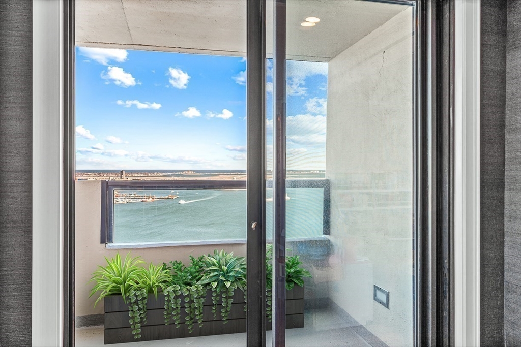 4 bed, 3 bath apartment for rent at 85 East India Row Unit 37ABC, Waterfront — photo 13 of 33