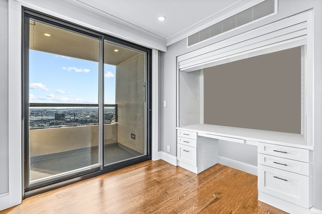 4 bed, 3 bath apartment for rent at 85 East India Row Unit 37ABC, Waterfront — photo 14 of 33