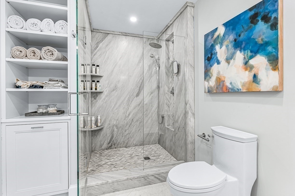 4 bed, 3 bath apartment for rent at 85 East India Row Unit 37ABC, Waterfront — photo 23 of 33