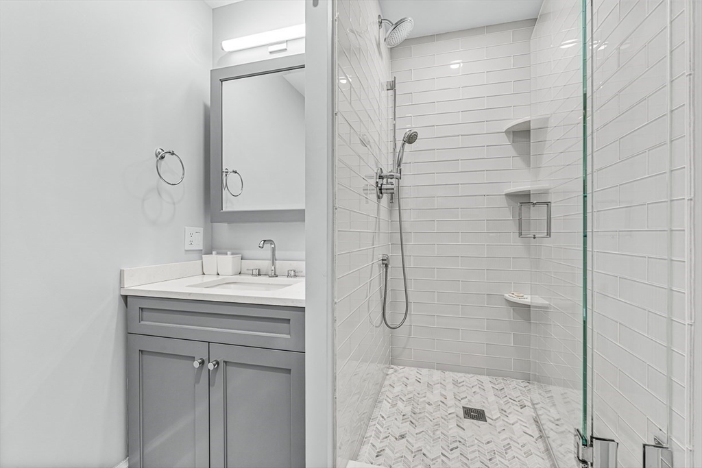 4 bed, 3 bath apartment for rent at 85 East India Row Unit 37ABC, Waterfront — photo 25 of 33