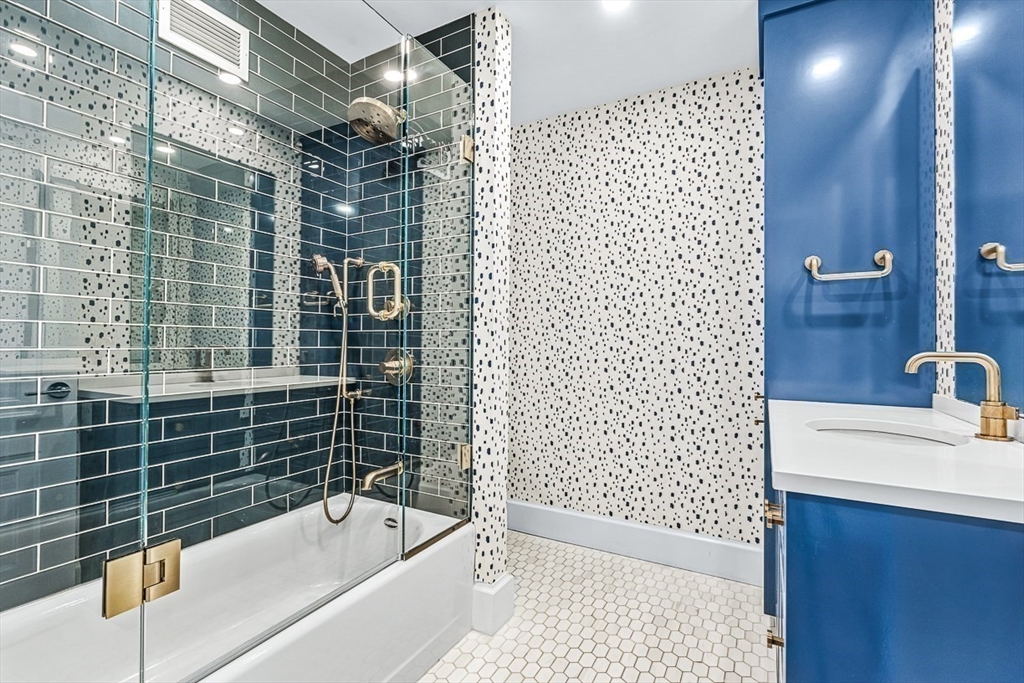 4 bed, 3 bath apartment for rent at 85 East India Row Unit 37ABC, Waterfront — photo 26 of 33