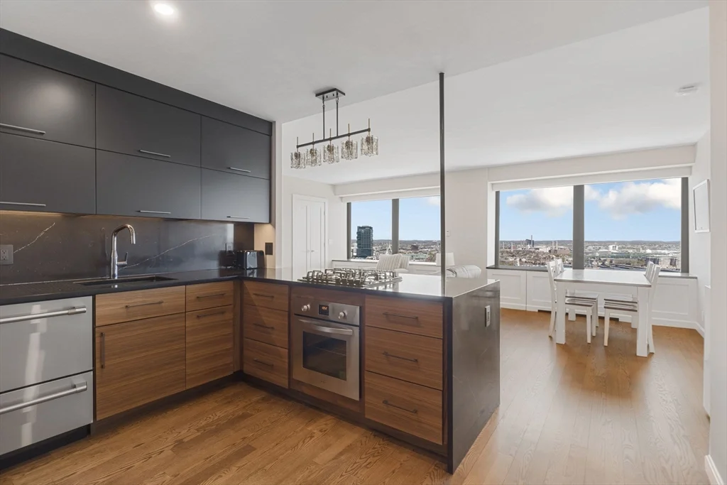 1 bed, 1 bath apartment for rent at 85 East India Row Unit 38H, Waterfront — photo 1 of 15