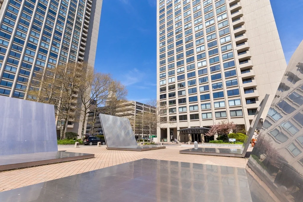 1 bed, 1 bath apartment for rent at 85 East India Row Unit 38H, Waterfront — photo 14 of 15