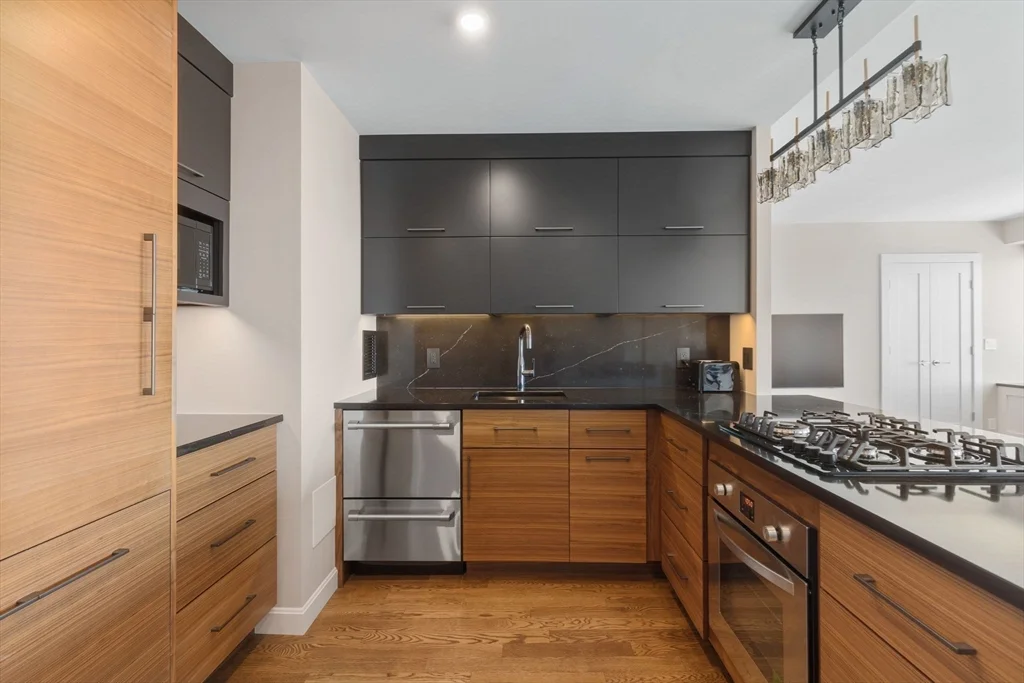 1 bed, 1 bath apartment for rent at 85 East India Row Unit 38H, Waterfront — photo 4 of 15