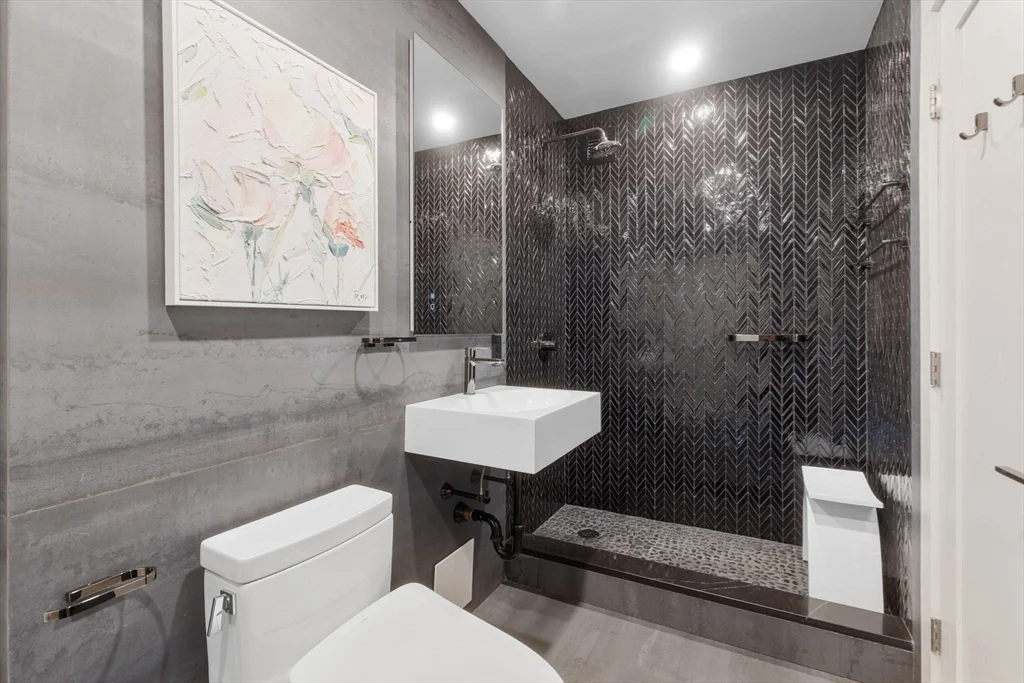 1 bed, 1 bath apartment for rent at 85 East India Row Unit 38H, Waterfront — photo 9 of 15