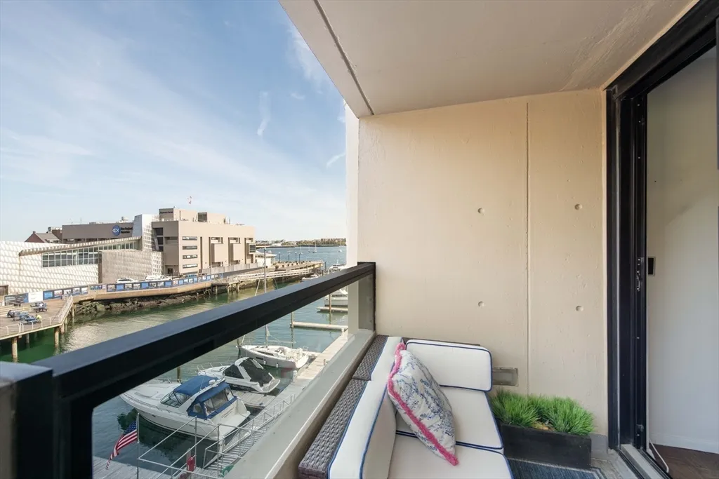2 bed, 1 bath apartment for rent at 85 East India Row Unit 3G, Waterfront — photo 20 of 26