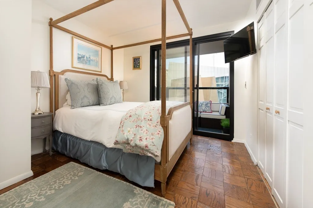 2 bed, 1 bath apartment for rent at 85 East India Row Unit 3G, Waterfront — photo 16 of 26