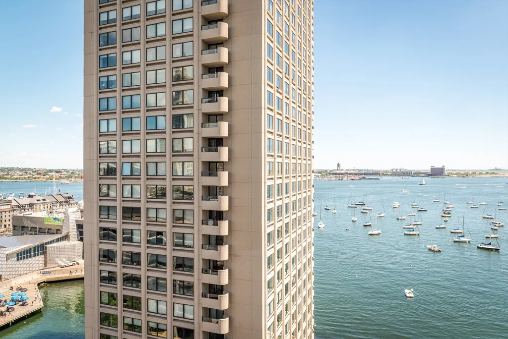 2 bed, 1 bath apartment for rent at 85 East India Row Unit 3G, Waterfront — photo 2 of 26