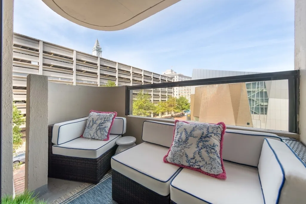 2 bed, 1 bath apartment for rent at 85 East India Row Unit 3G, Waterfront — photo 19 of 26