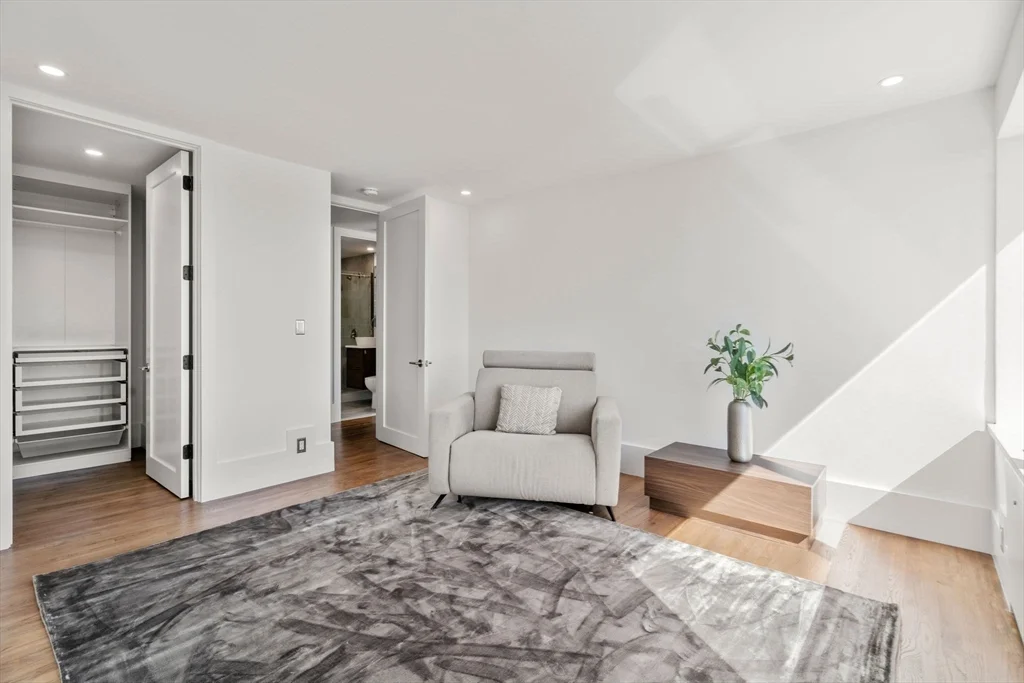 4 bed, 3 bath apartment for rent at 85 E India Row Unit 41 AB, Waterfront — photo 16 of 21