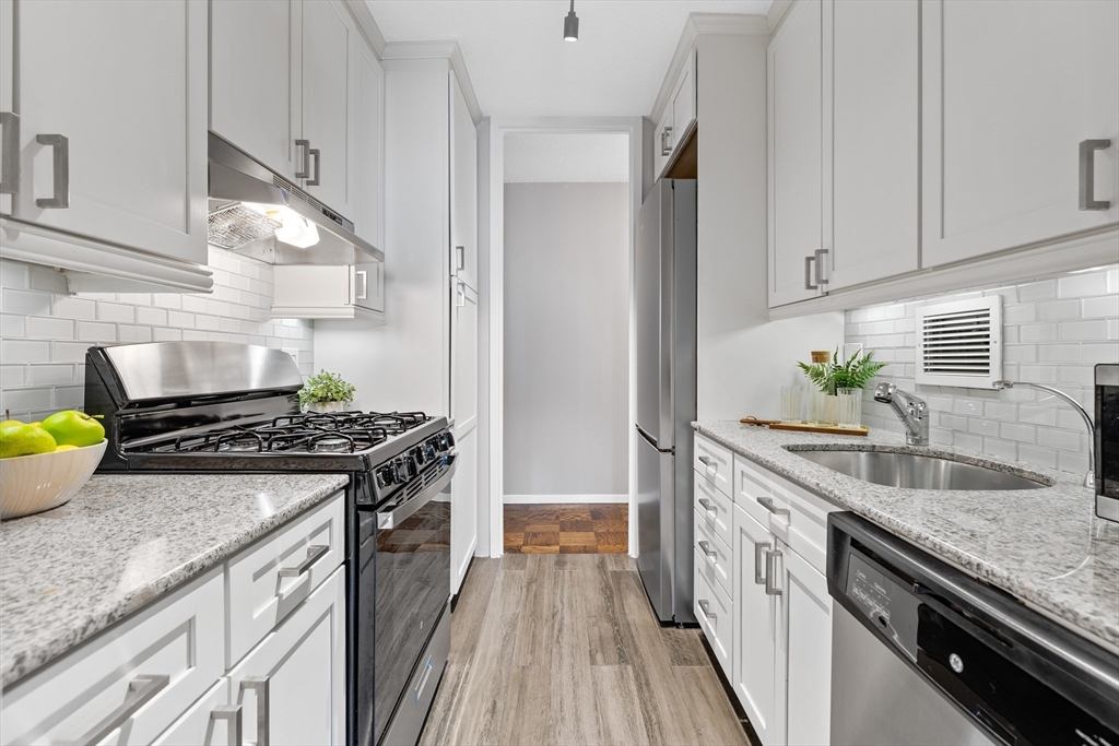 2 bed, 1 bath apartment for rent at 85 East India Row Unit 4G, Waterfront — photo 13 of 28