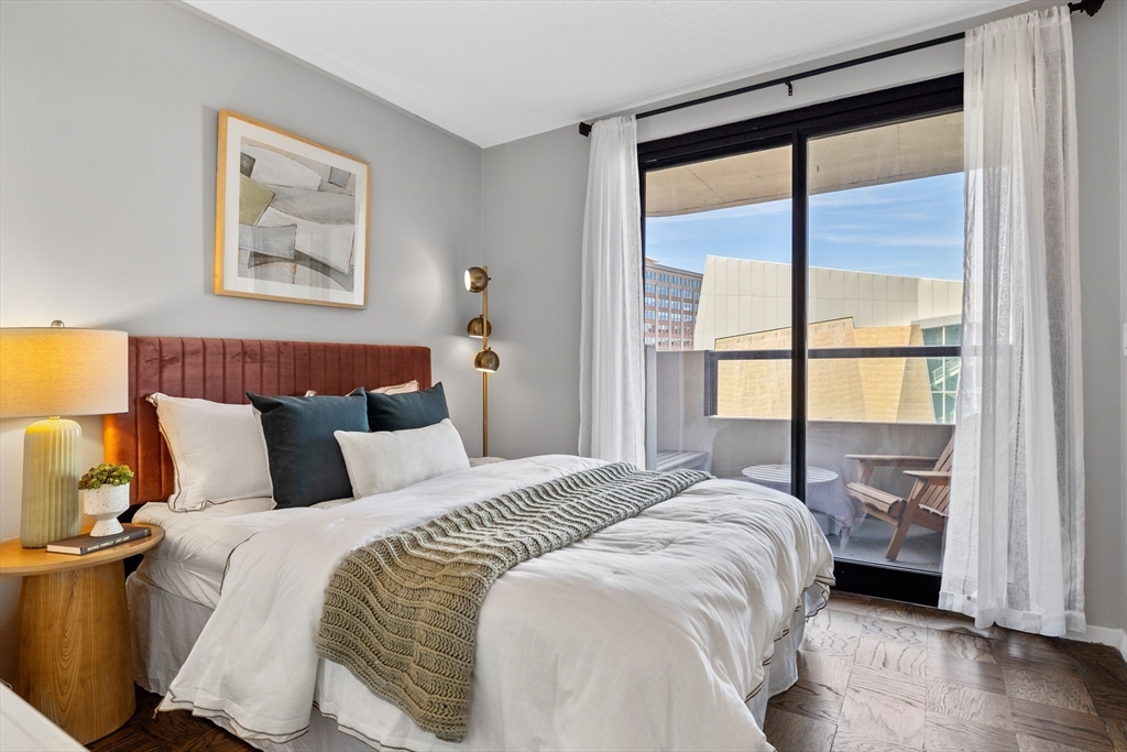 2 bed, 1 bath apartment for rent at 85 East India Row Unit 4G, Waterfront — photo 15 of 28