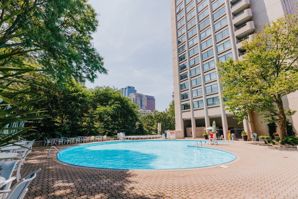2 bed, 1 bath apartment for rent at 85 East India Row Unit 4G, Waterfront — photo 25 of 28