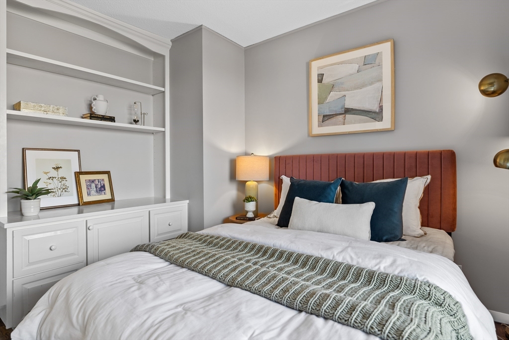2 bed, 1 bath apartment for rent at 85 East India Row Unit 4G, Waterfront — photo 16 of 28