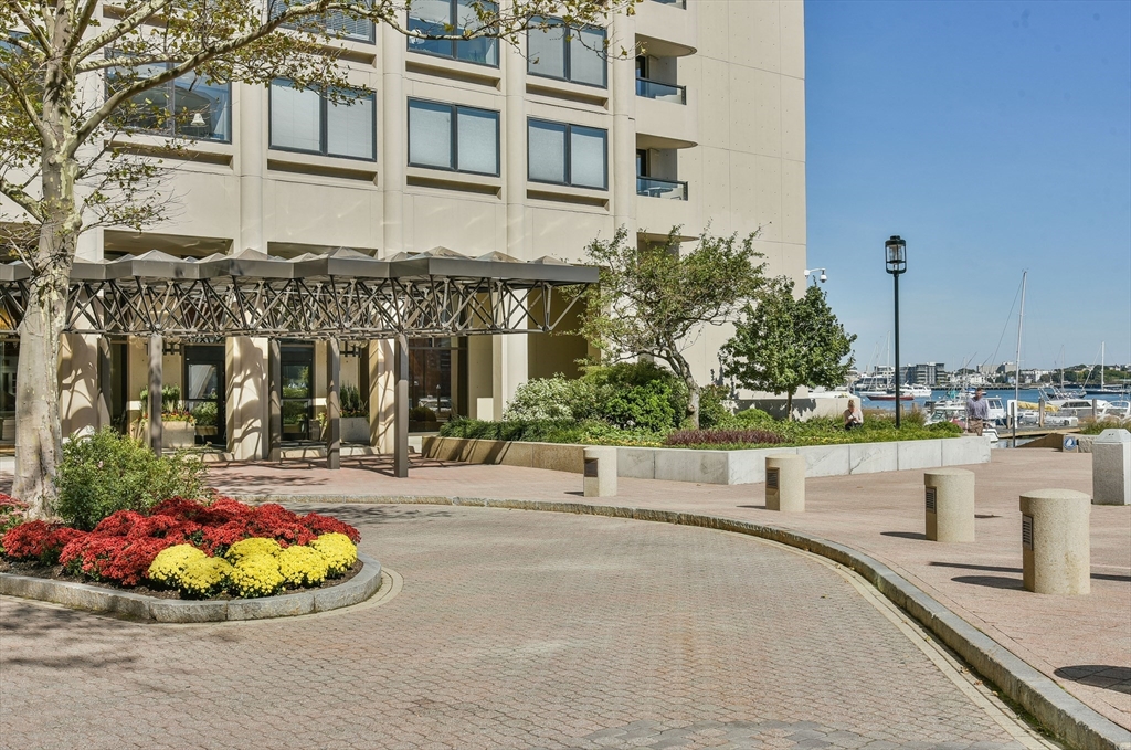 2 bed, 1 bath apartment for rent at 85 East India Row Unit 4G, Waterfront — photo 23 of 28