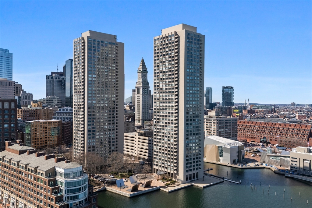 2 bed, 1 bath apartment for rent at 85 East India Row Unit 4G, Waterfront — photo 3 of 28