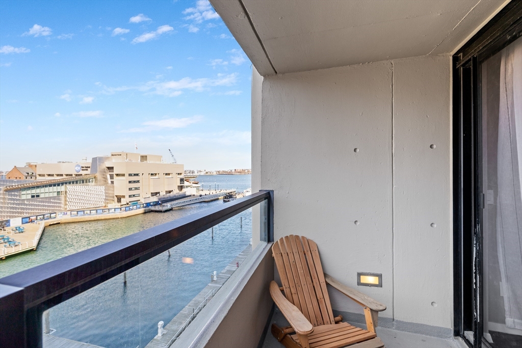 2 bed, 1 bath apartment for rent at 85 East India Row Unit 4G, Waterfront — photo 18 of 28