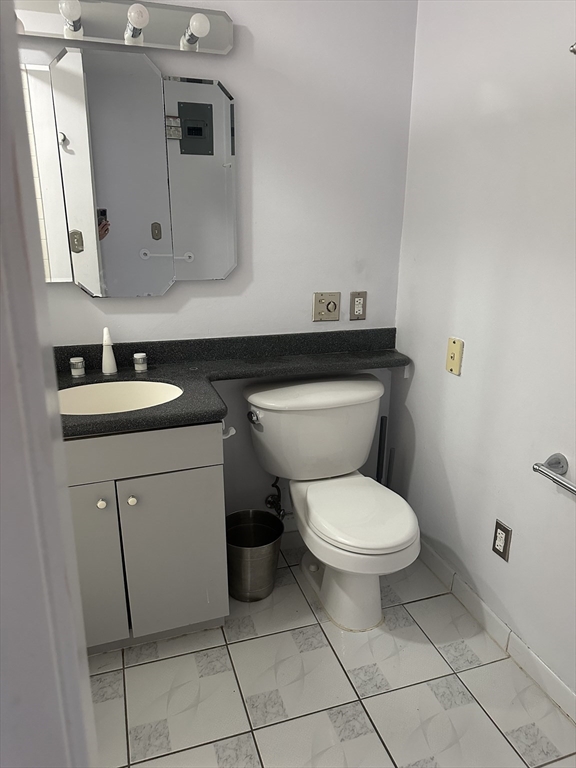 2 bed, 1 bath apartment for rent at 85 East India Row Unit 8G, Waterfront — photo 21 of 25