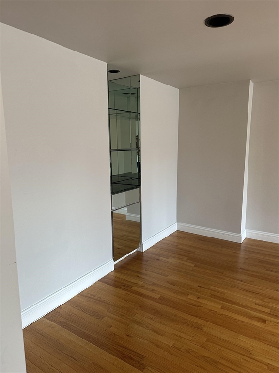 2 bed, 1 bath apartment for rent at 85 East India Row Unit 8G, Waterfront — photo 13 of 25