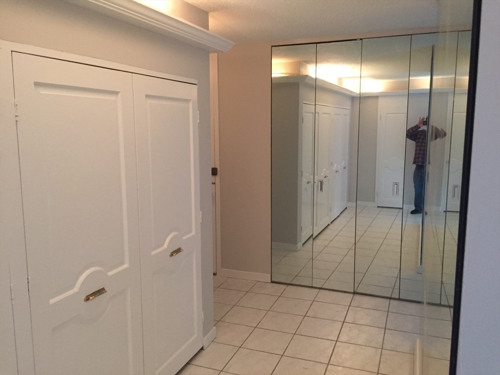 2 bed, 1 bath apartment for rent at 85 East India Row Unit 8G, Waterfront — photo 7 of 25