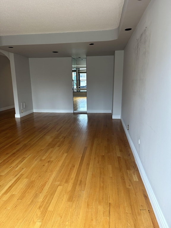 2 bed, 1 bath apartment for rent at 85 East India Row Unit 8G, Waterfront — photo 14 of 25