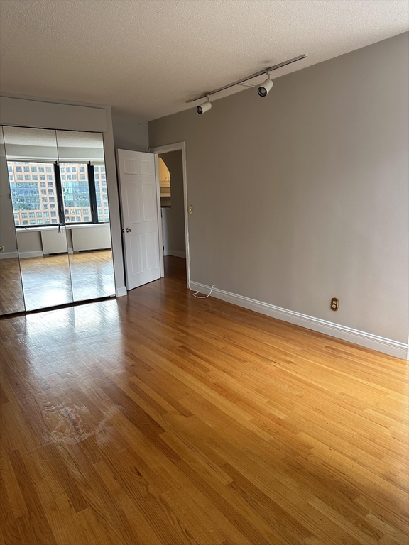 2 bed, 1 bath apartment for rent at 85 East India Row Unit 8G, Waterfront — photo 15 of 25