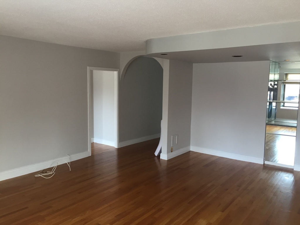 2 bed, 1 bath apartment for rent at 85 East India Row Unit 8G, Waterfront — photo 3 of 25