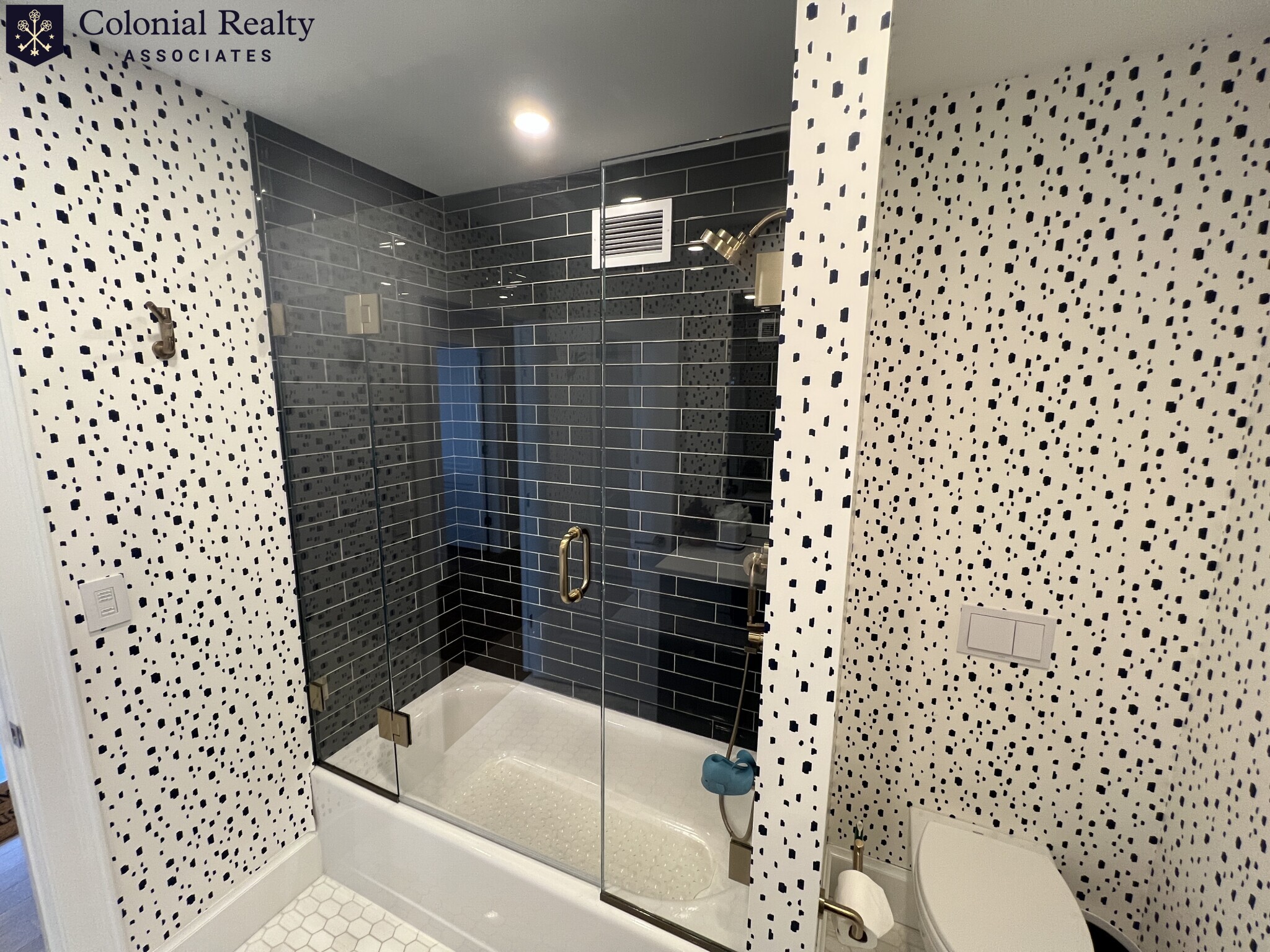 4 bed, 3.5 bath apartment for rent at 85 East India Row Unit 18C, Waterfront — photo 19 of 50
