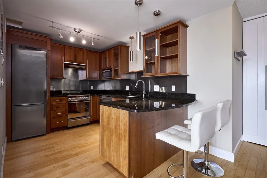 1 bed, 1 bath apartment for rent at 85 East India Row Unit 28D, Waterfront — photo 2 of 19