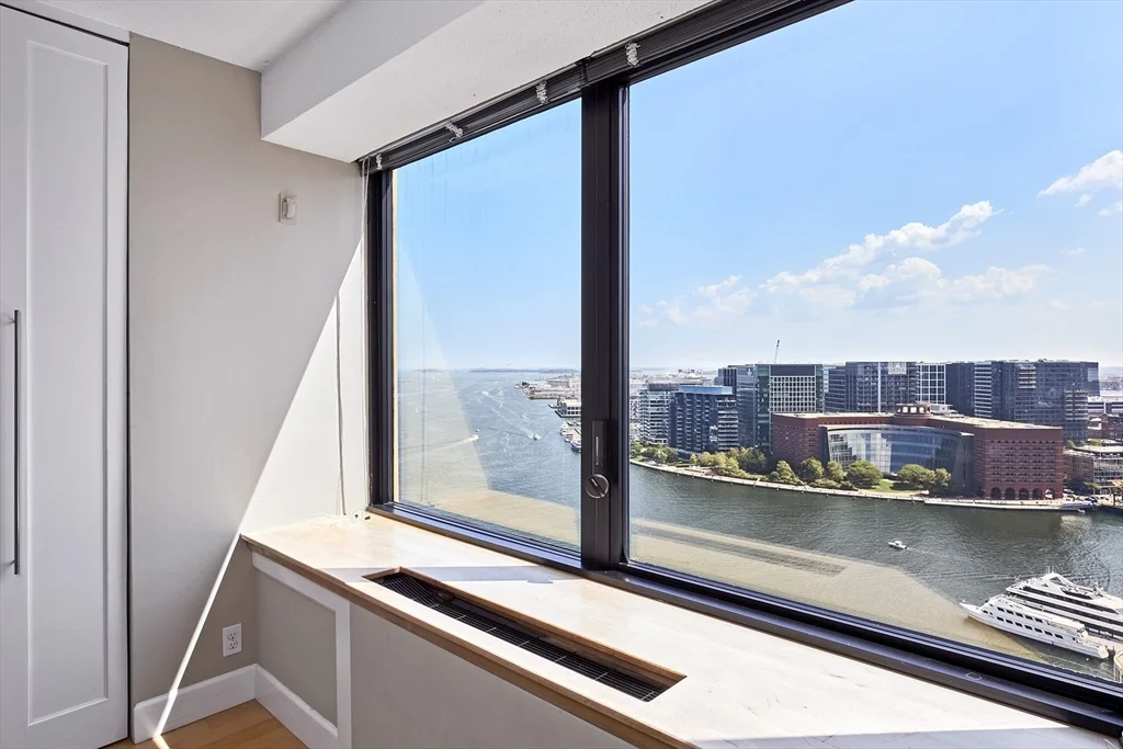 1 bed, 1 bath apartment for rent at 85 East India Row Unit 28D, Waterfront — photo 10 of 19