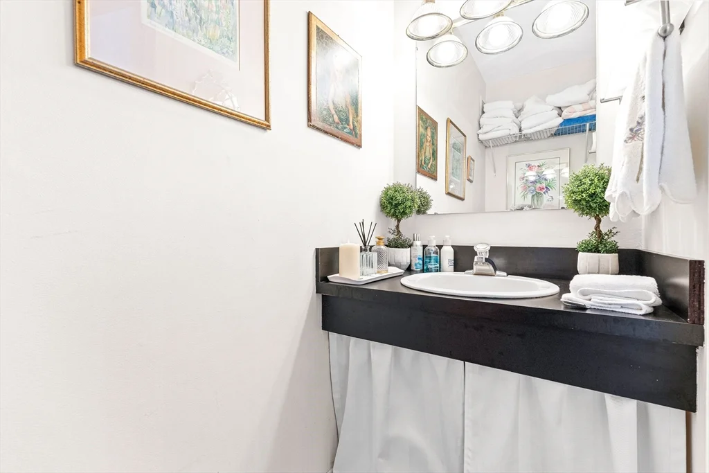 1 bed, 1 bath apartment for rent at 85 East India Row Unit 36C, Boston Downtown — photo 8 of 12