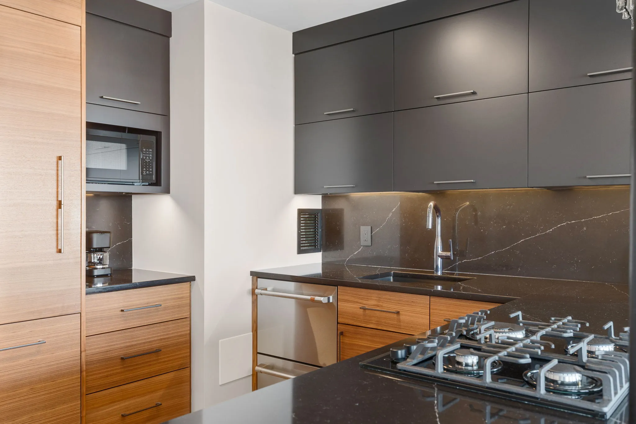 1 bed, 1 bath apartment for rent at 85 East India Row Unit 38H, Boston Downtown — photo 2 of 16