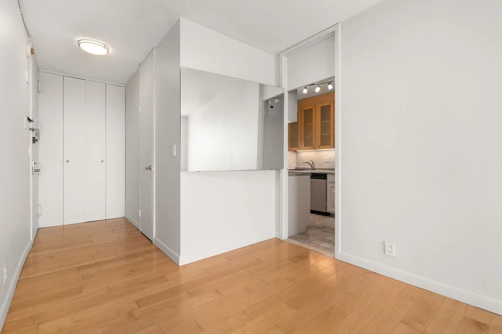 1 bed, 1 bath apartment for rent at 85 East India Unit 11A, Waterfront — photo 5 of 19