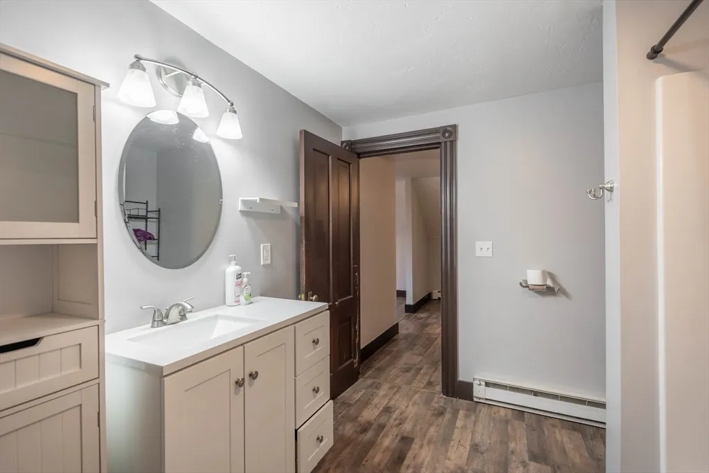 3 bed, 1 bath apartment for rent at 85 E Main Unit 3, West Brookfield — photo 16 of 25